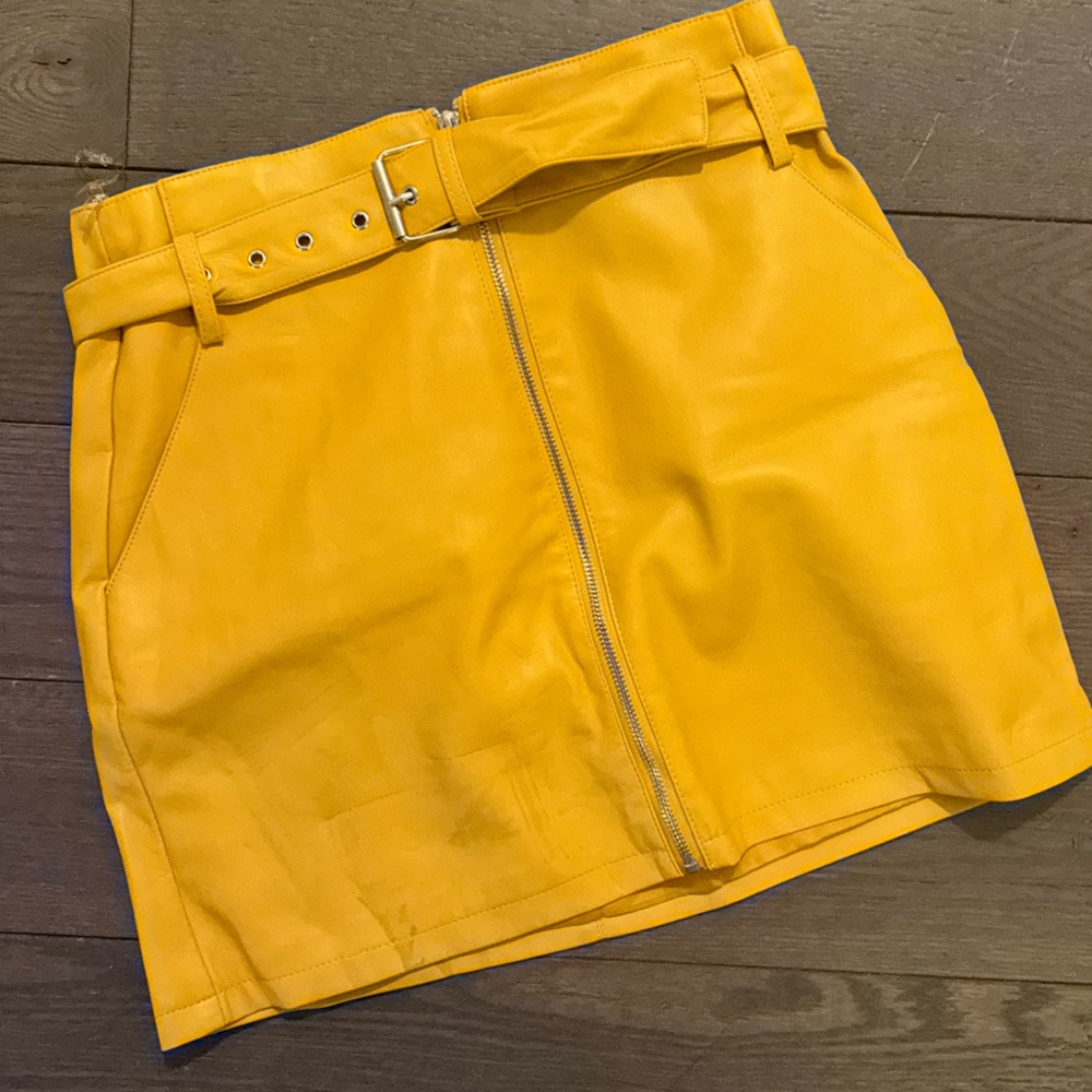 Italian skirt from Florence with waist belt in mustard